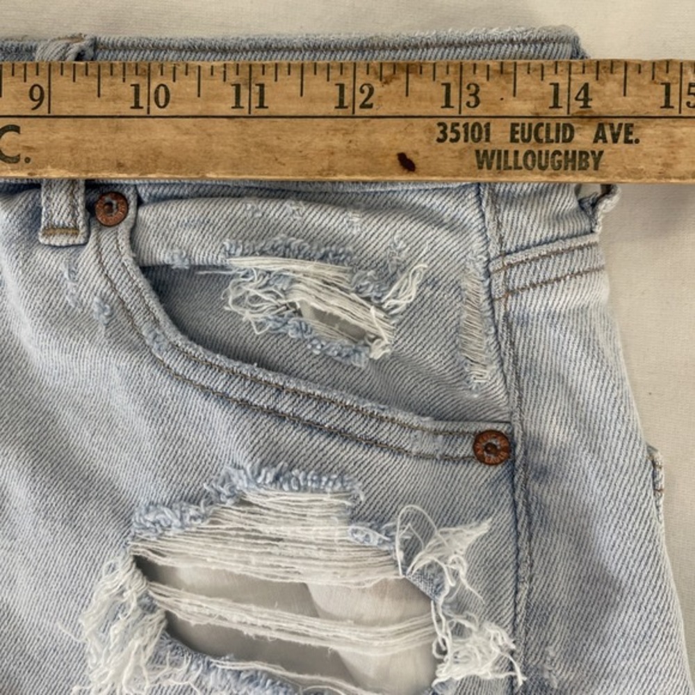 American Eagle Stretch Mom Shorts Women's Size 8 Light Wash Distressed Denim... - Picture 3 of 10